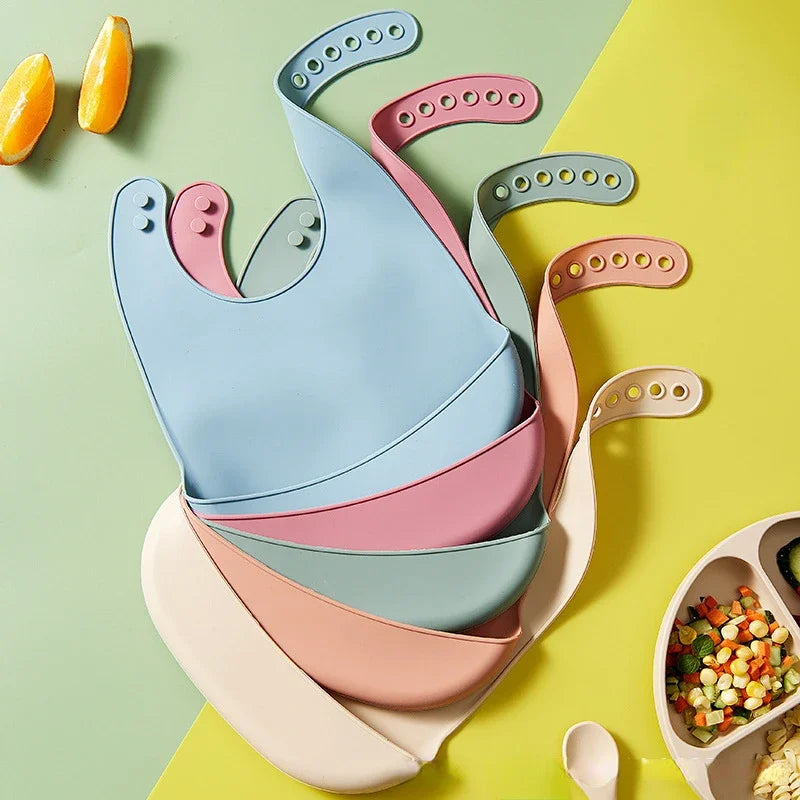 Bavoir silicone réglable et imperméable